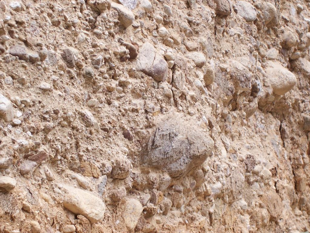 Brüchige Wände der Melniker Pyramiden